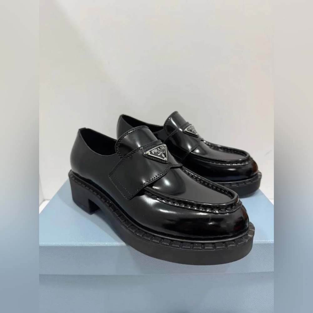 🎈🎈🎈Prada Women's Black Loafers